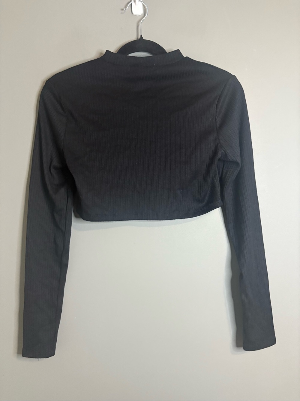 Forever 21 Black Ribbed Cropped Button-Back Top β Size M - Picture 7 of 8